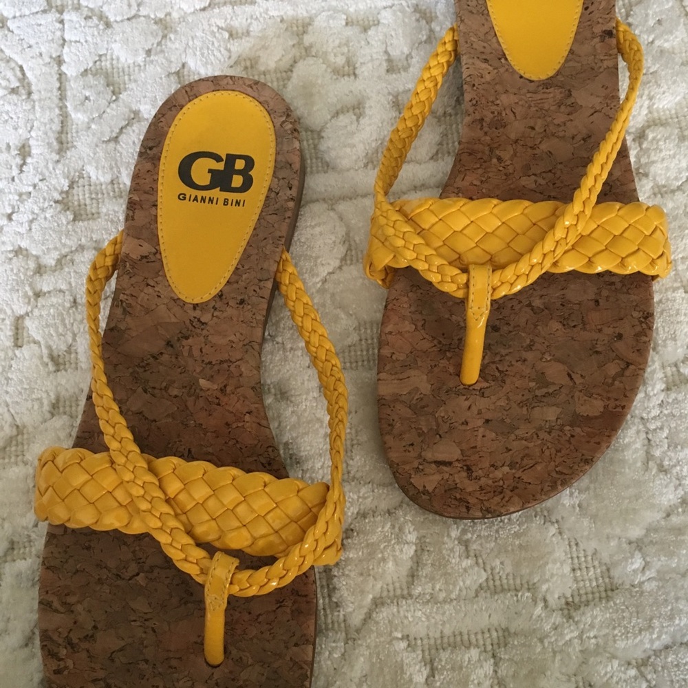 NWT Gianni Bini sandals